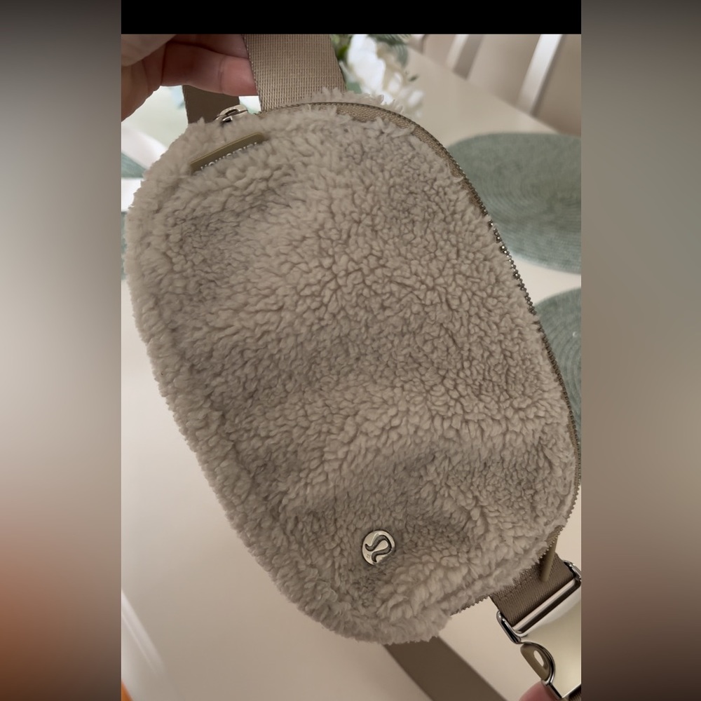 Lululemon fleece everyday belt bag 1L